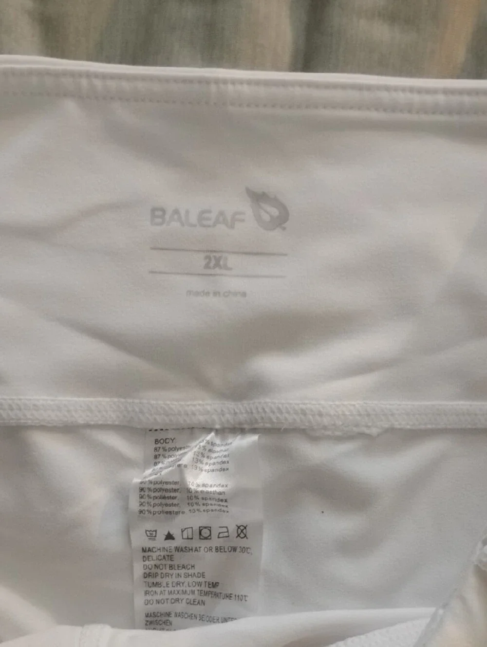 Baleaf White High-Rise Bike Shorts with Side Pockets - Picture 2 of 4